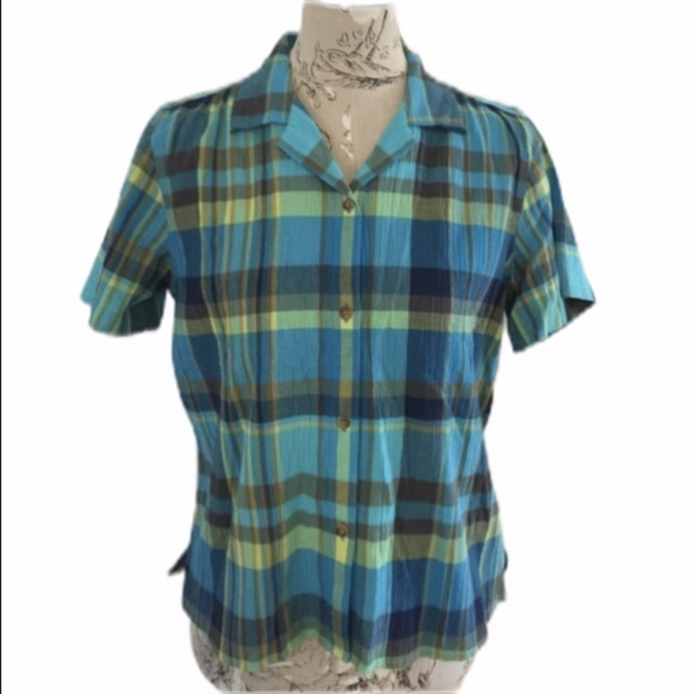🆕 *Liz Claiborne Blue Plaid Button Top M